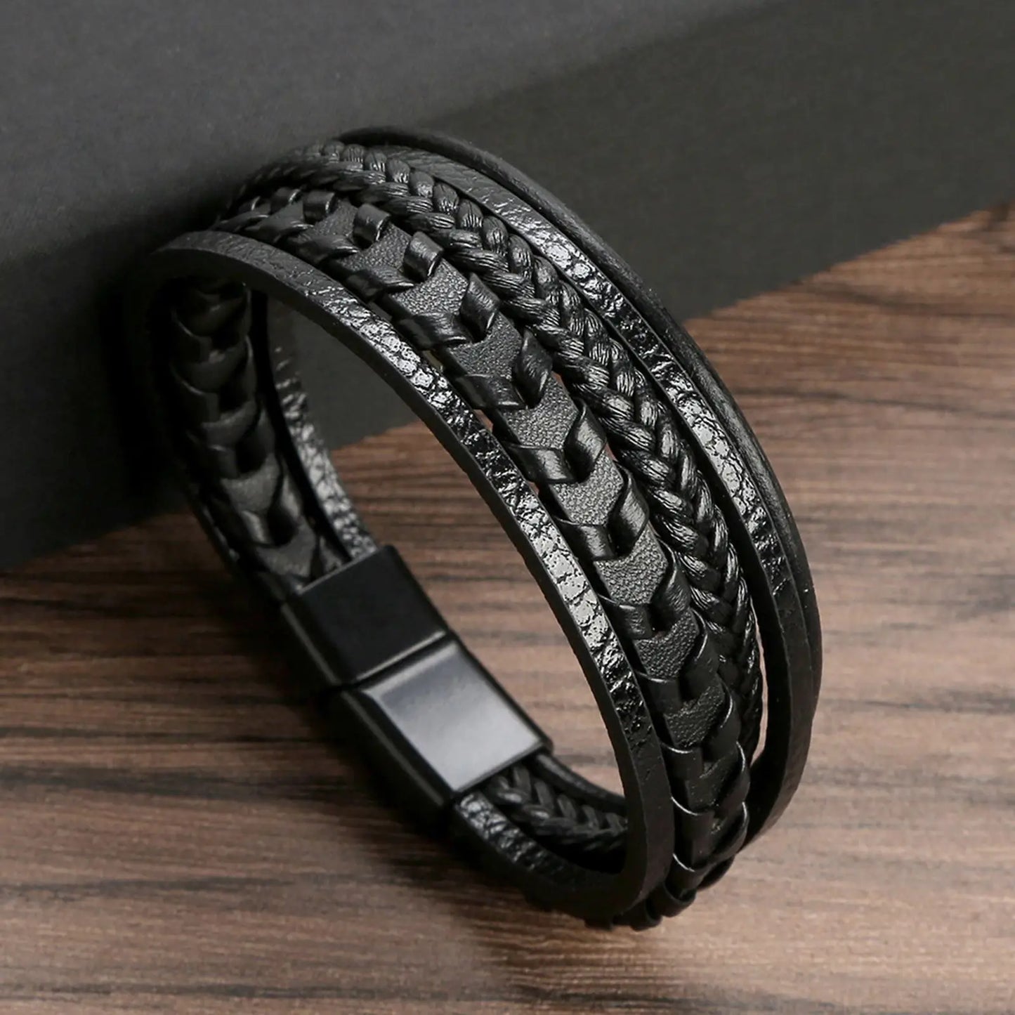 Lederarmband für Herren mit Tigerauge-Perlen – Mehrlagig & Klassisch