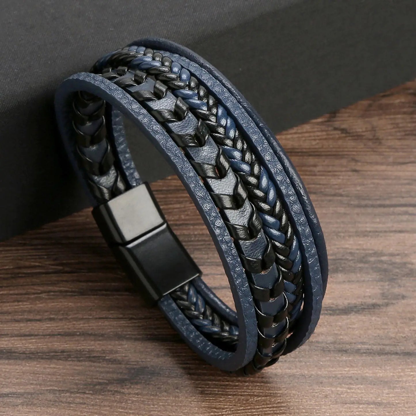 Lederarmband für Herren mit Tigerauge-Perlen – Mehrlagig & Klassisch