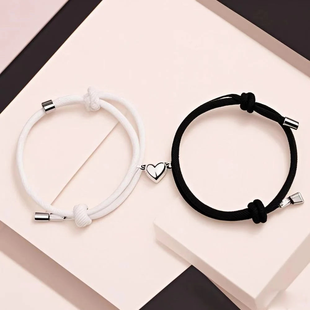2-teiliges Partnerarmband-Set – Schwarz & Weiß mit Magnetverschluss – „Love“-Design & Herz-Anhänger, Freundschaftsarmband für Paare oder Beste Freunde