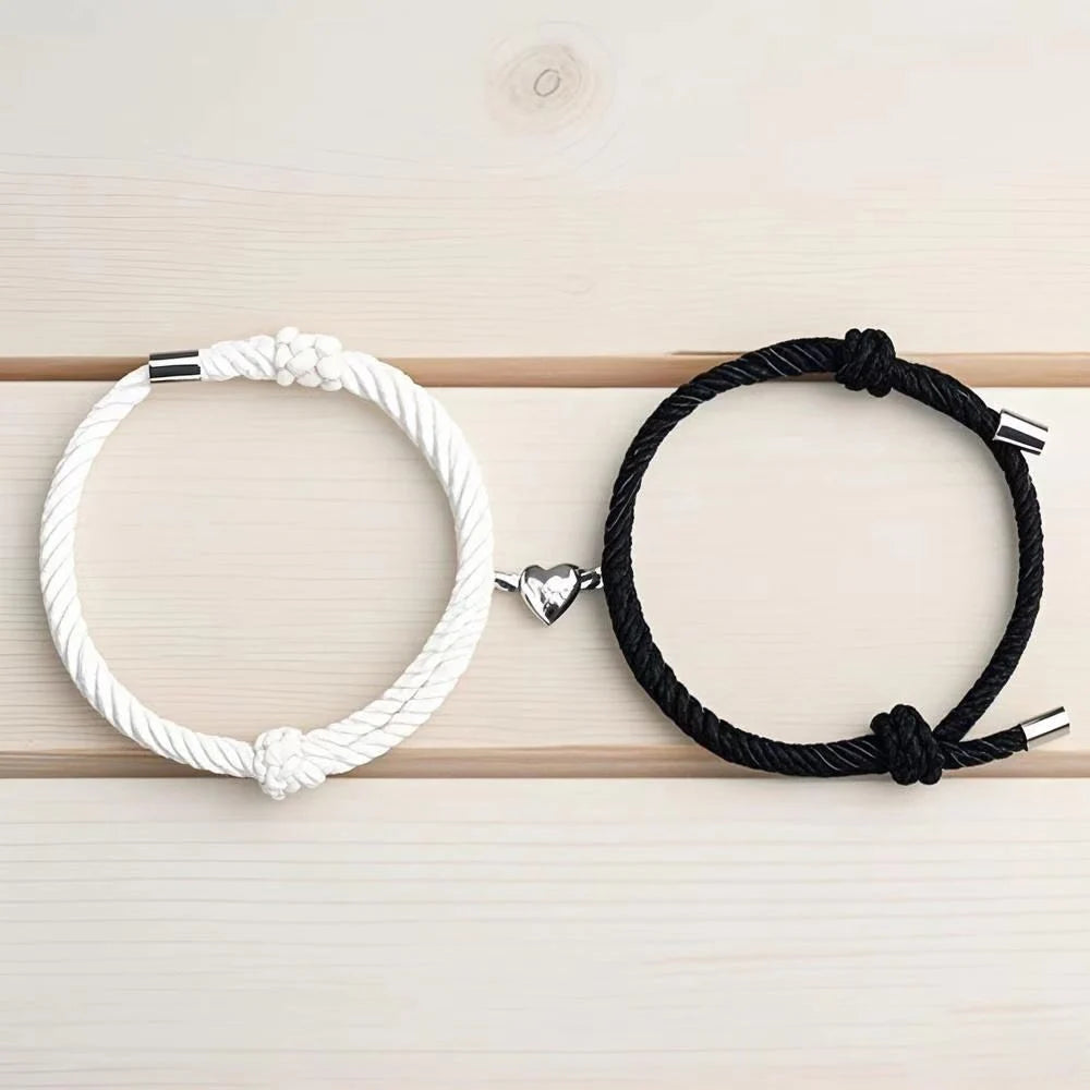 2-teiliges Partnerarmband-Set – Schwarz & Weiß mit Magnetverschluss – „Love“-Design & Herz-Anhänger, Freundschaftsarmband für Paare oder Beste Freunde