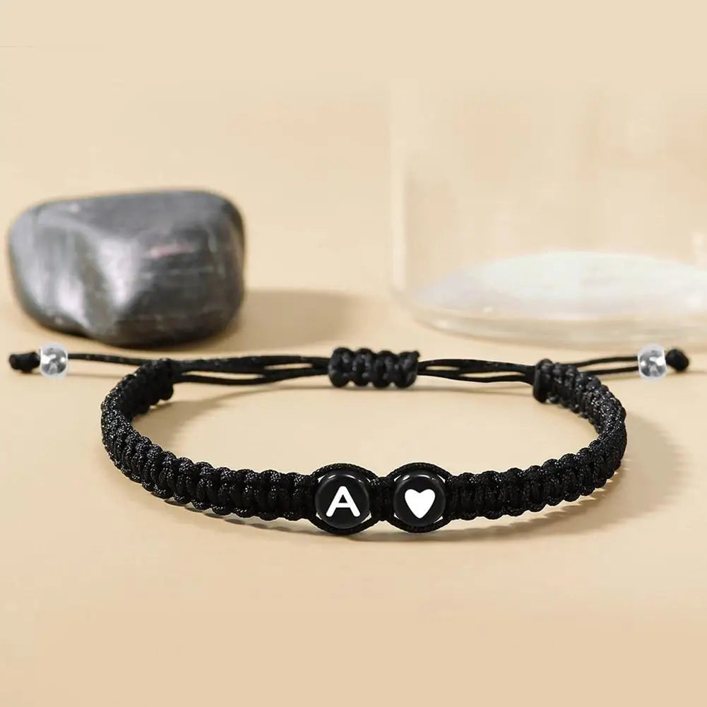 Handgemachtes Armband mit Buchstaben A–Z – Verstellbares Herzarmband für Damen & Herren, Freundschafts- und Namensschmuck, ideales Geschenk