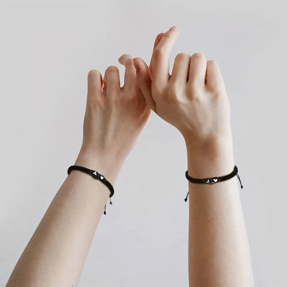 Handgemachtes Armband mit Buchstaben A–Z – Verstellbares Herzarmband für Damen & Herren, Freundschafts- und Namensschmuck, ideales Geschenk