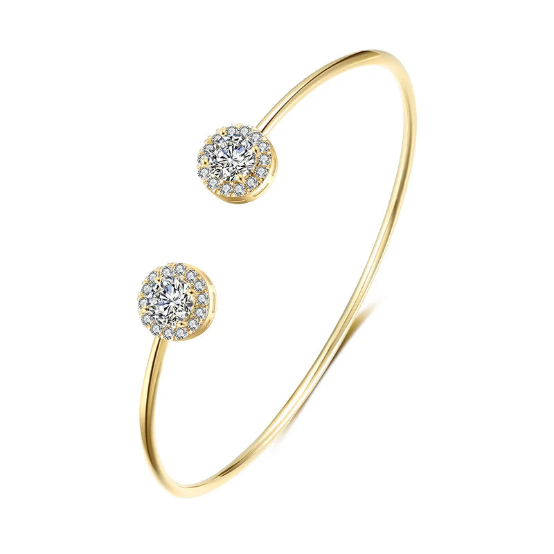 Goldene Armspange mit Zirkonia – Geometrisch & Elegant