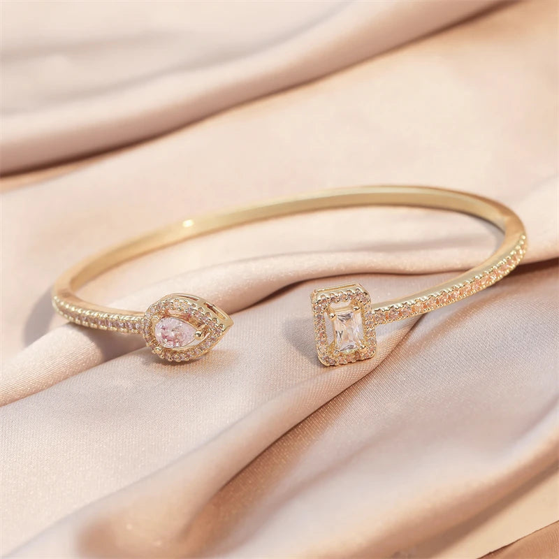 Goldene Armspange mit Zirkonia – Geometrisch & Elegant