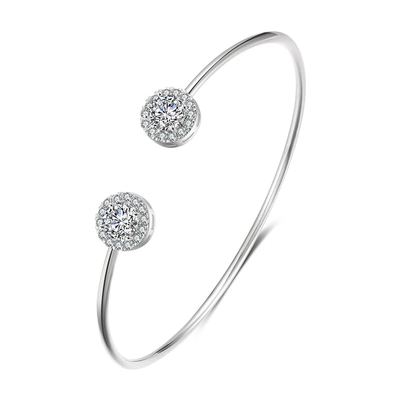Goldene Armspange mit Zirkonia – Geometrisch & Elegant